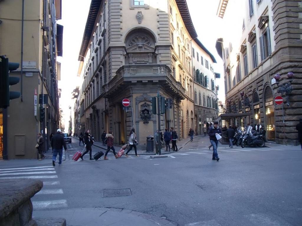 Магазин во Флоренции, Италия, 180 м2 - фото 1