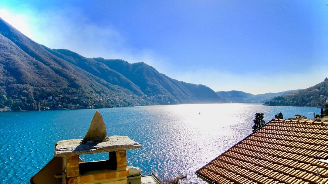 Дом у озера Комо, Италия, 200 м2 - фото 1