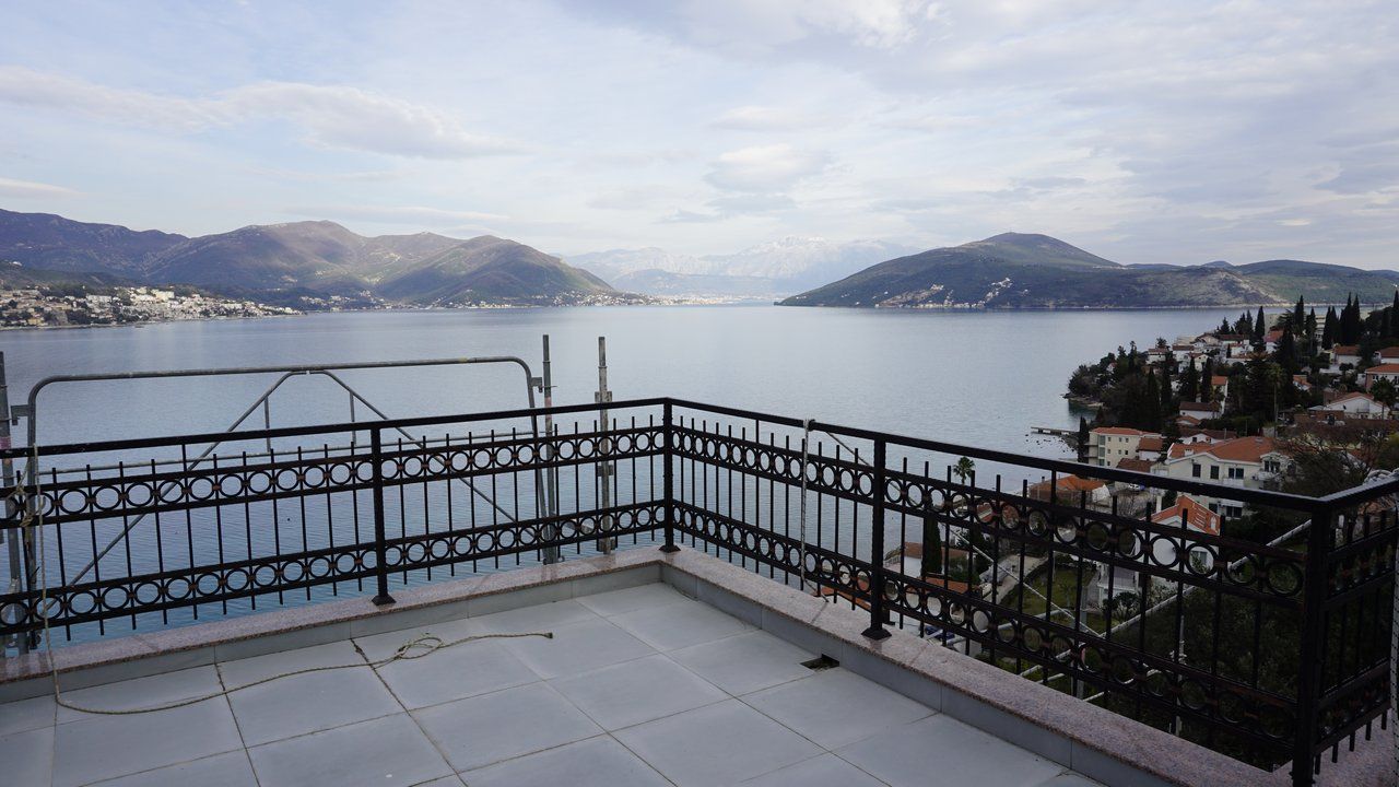 Квартира в Херцег-Нови, Черногория, 289 м² - фото 2