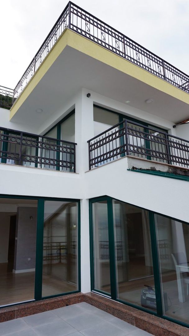 Квартира в Херцег-Нови, Черногория, 289 м² - фото 3