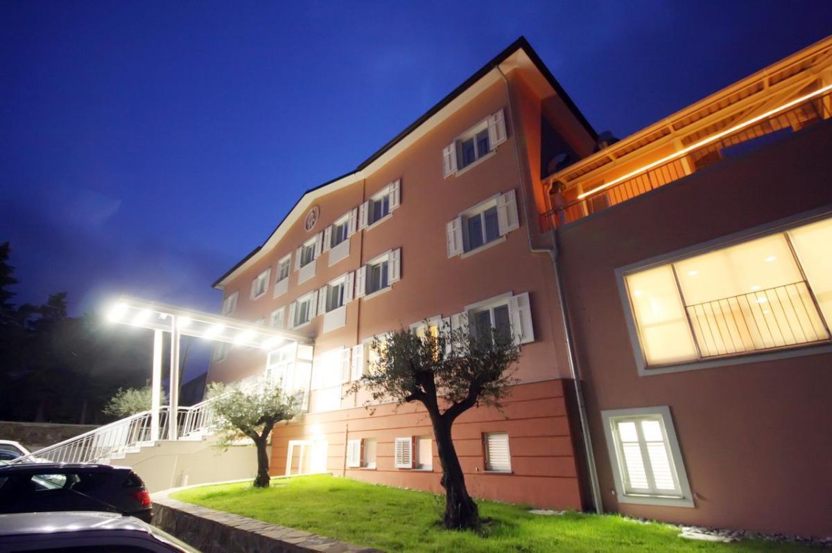 Отель, гостиница в Нова-Горице, Словения, 1 253 м2 - фото 1