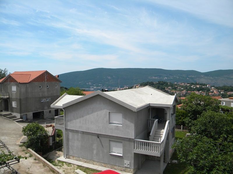 Дом в Херцег-Нови, Черногория, 130 м2 - фото 1