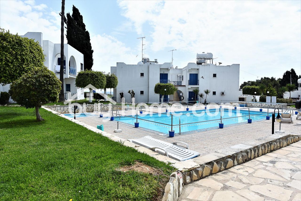Апартаменты в Ларнаке, Кипр, 34 м2 - фото 1
