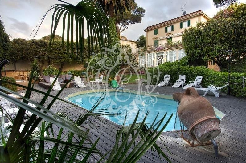 Отель, гостиница в Ливорно, Италия, 2 200 м2 - фото 1