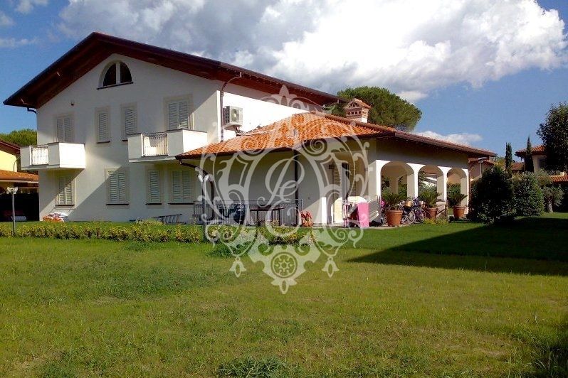 Вилла в Форте деи Марми, Италия, 480 м² - фото 3