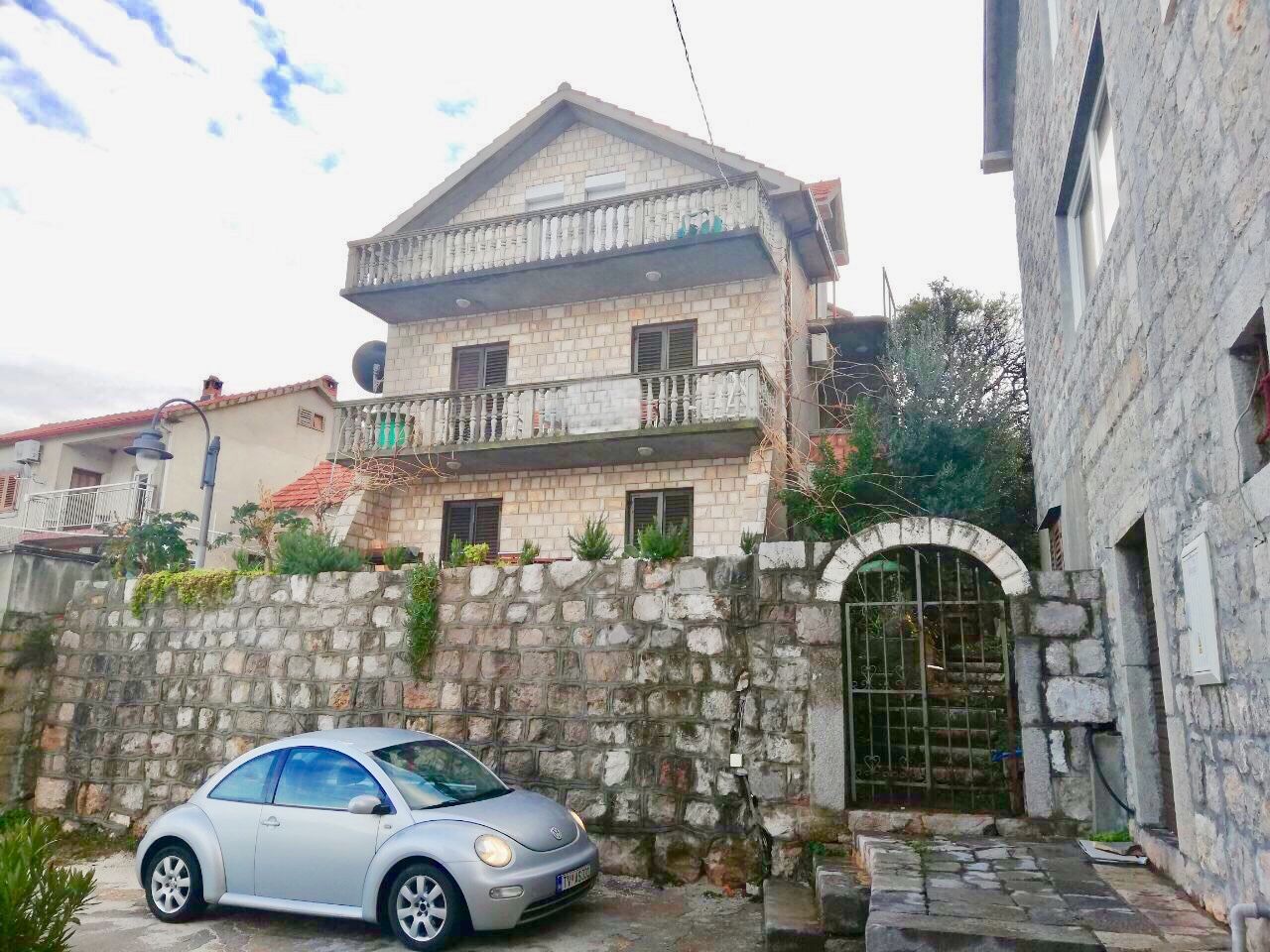 Дом в Крашичах, Черногория, 210 м2 - фото 1