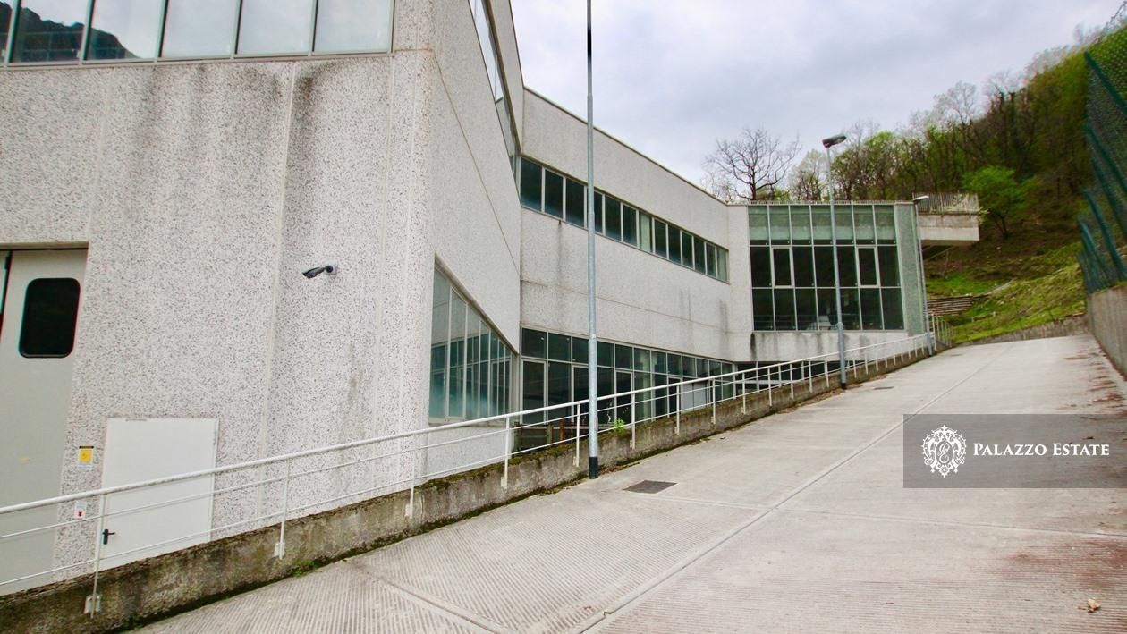 Коммерческая недвижимость в Лекко, Италия, 2 700 м² - фото 2