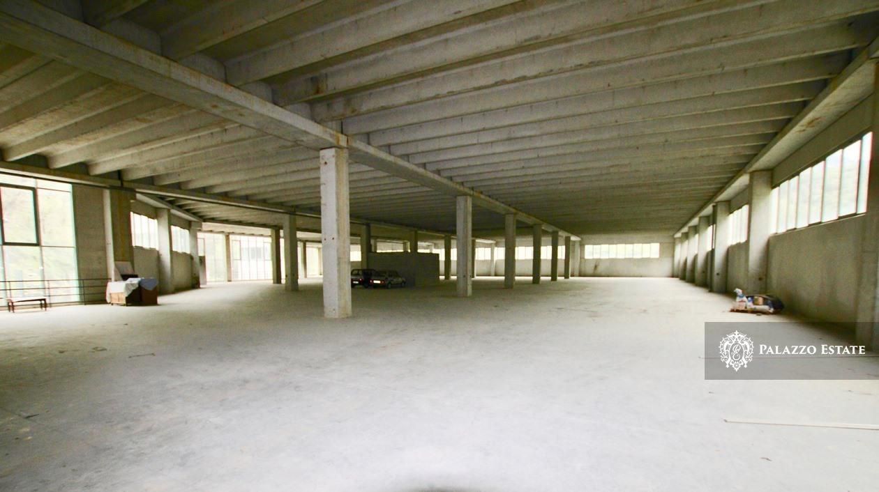 Коммерческая недвижимость в Лекко, Италия, 2 700 м² - фото 3