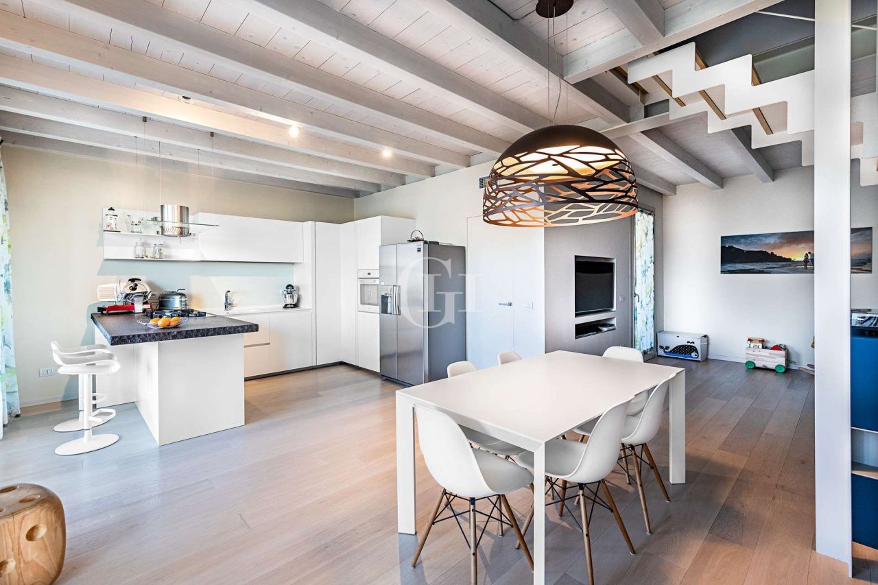 Таунхаус у озера Гарда, Италия, 165.55 м² - фото 2