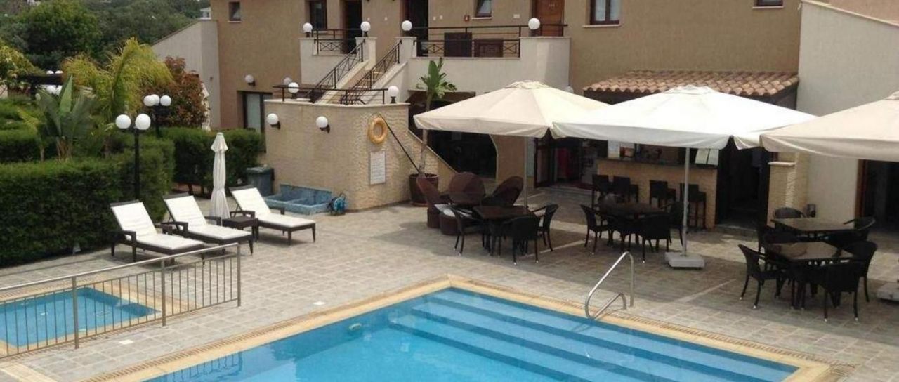 Отель, гостиница в Пафосе, Кипр, 1 200 м2 - фото 1