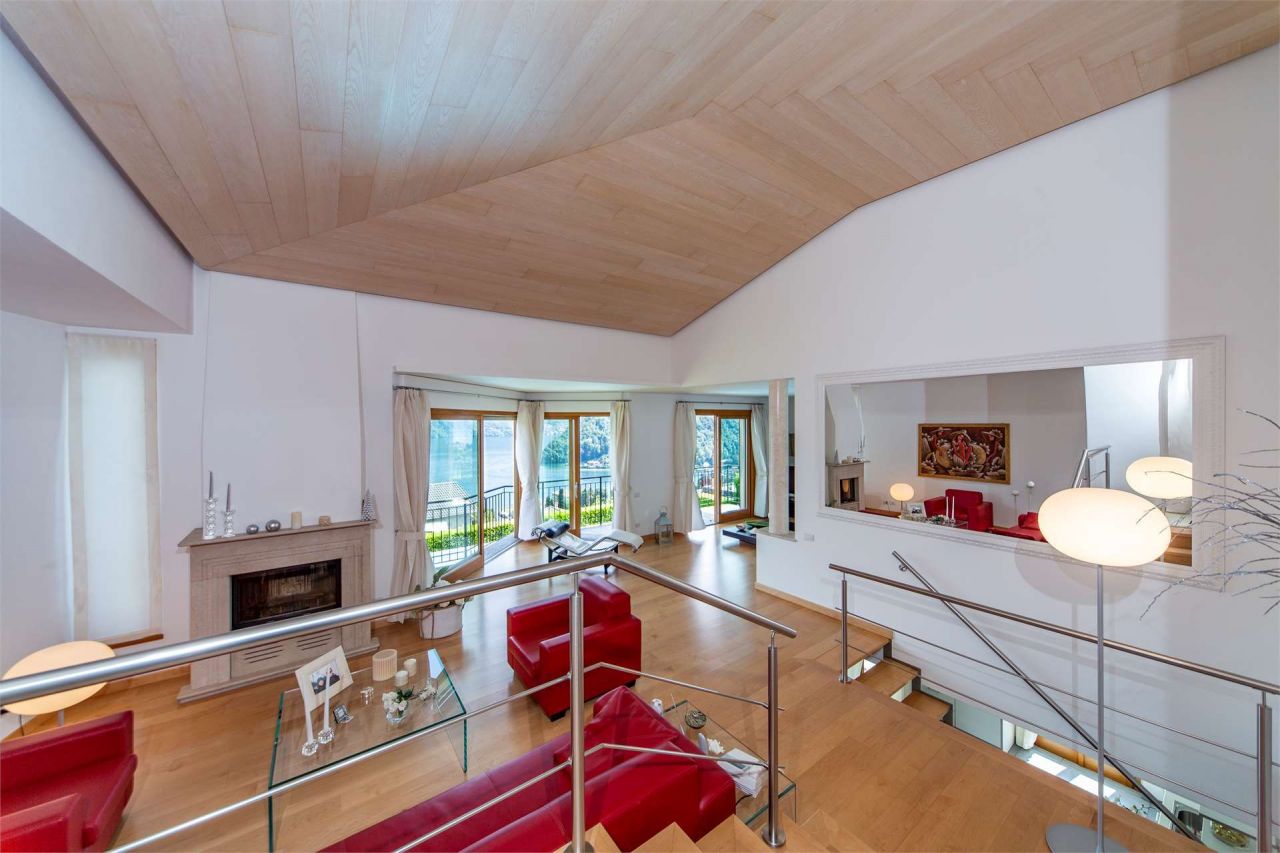 Вилла у озера Комо, Италия, 200 м² - фото 14