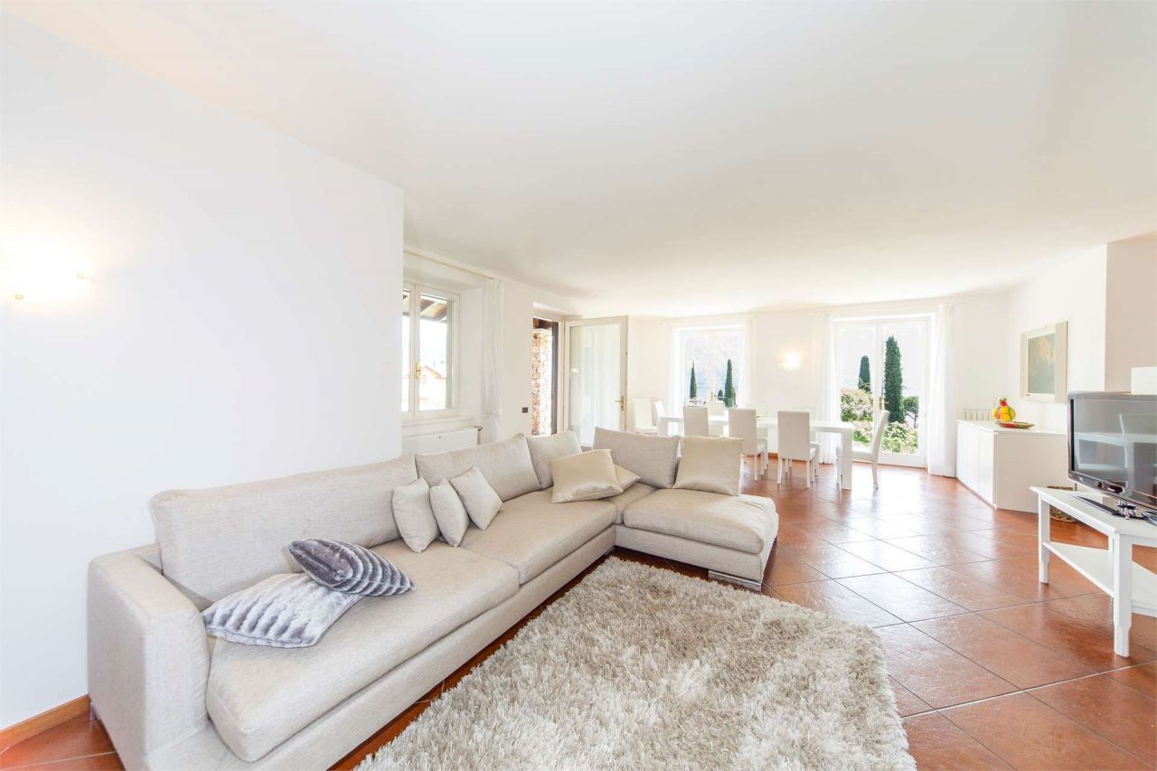 Вилла у озера Комо, Италия, 250 м² - фото 7