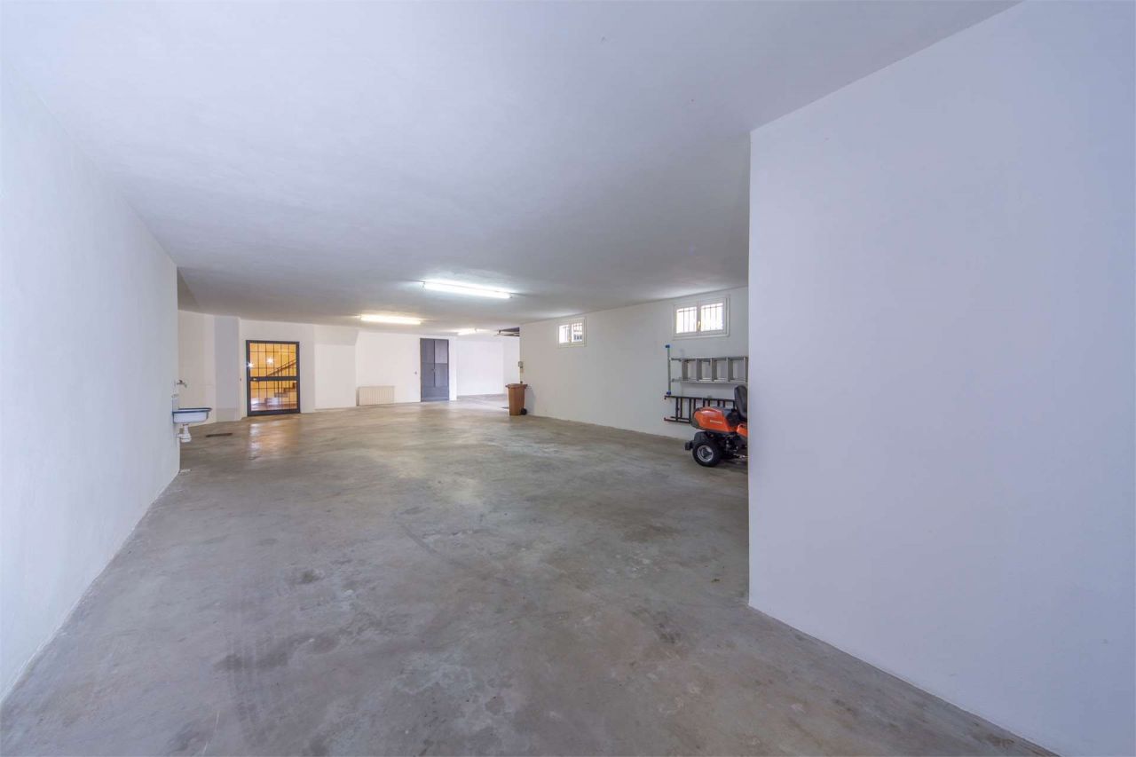 Вилла у озера Комо, Италия, 250 м² - фото 17