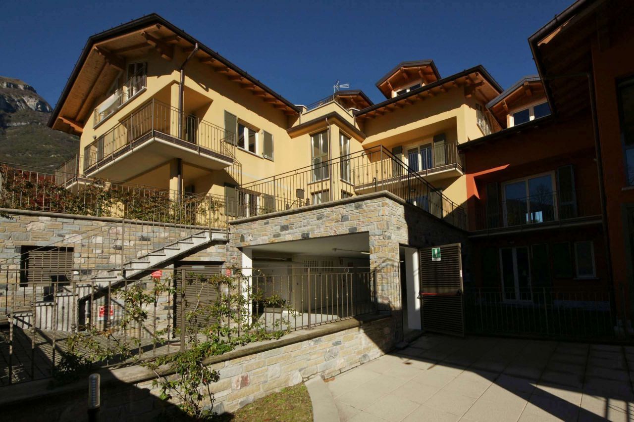 Квартира у озера Комо, Италия, 100 м² - фото 5