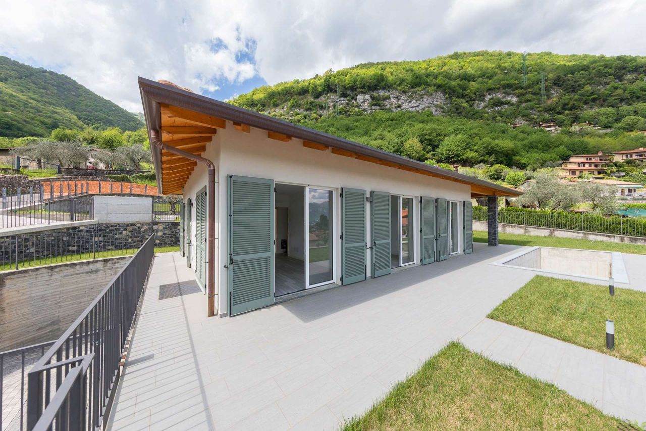 Вилла у озера Комо, Италия, 250 м² - фото 3