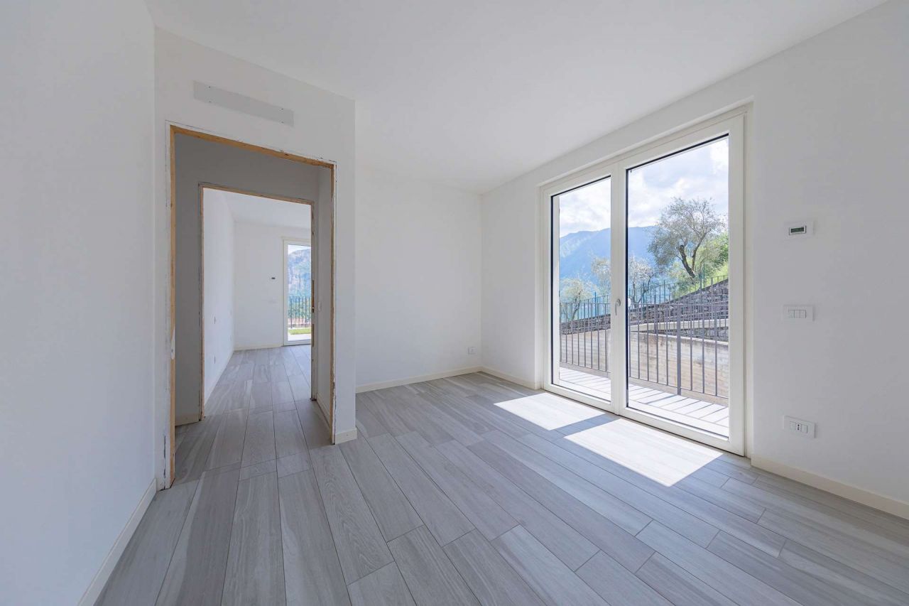 Вилла у озера Комо, Италия, 250 м² - фото 10