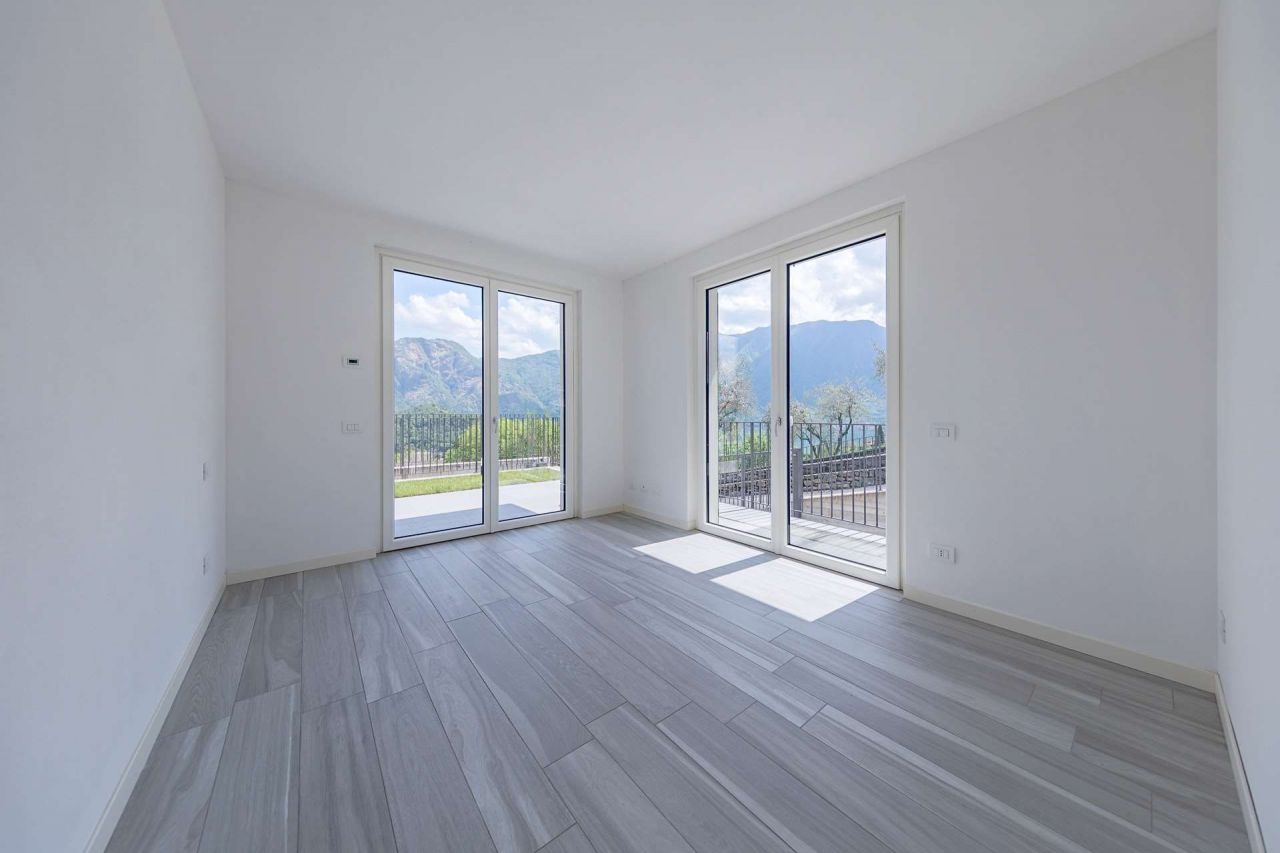 Вилла у озера Комо, Италия, 250 м² - фото 11