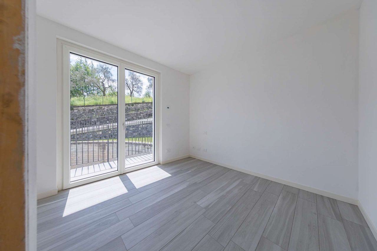 Вилла у озера Комо, Италия, 250 м² - фото 15