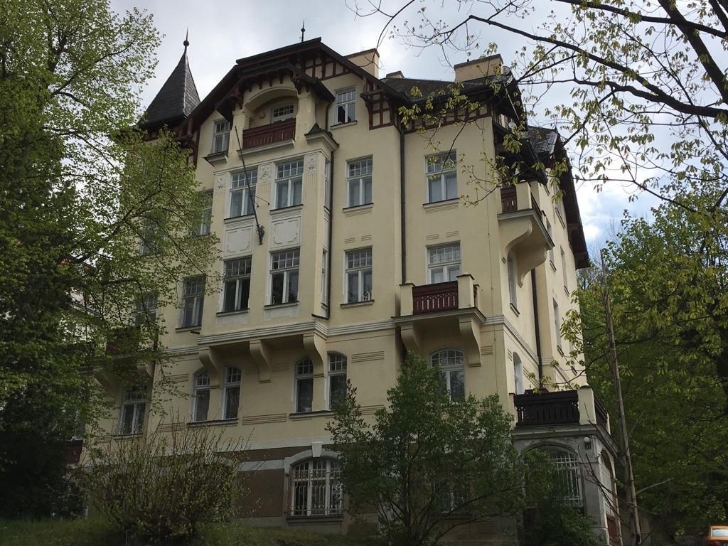 Квартира в Карловых Варах, Чехия, 85 м2 - фото 1