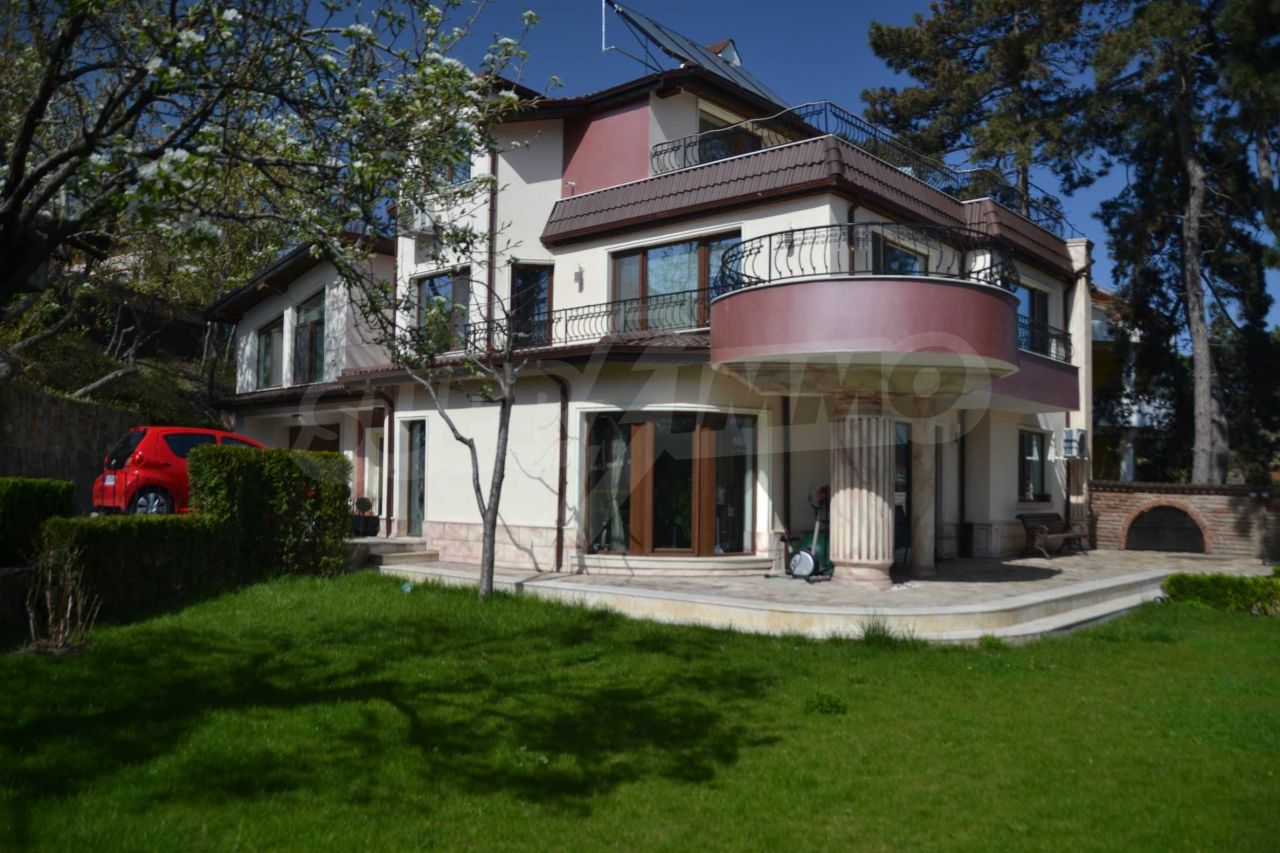 Дом в Варне, Болгария, 334 м2 - фото 1