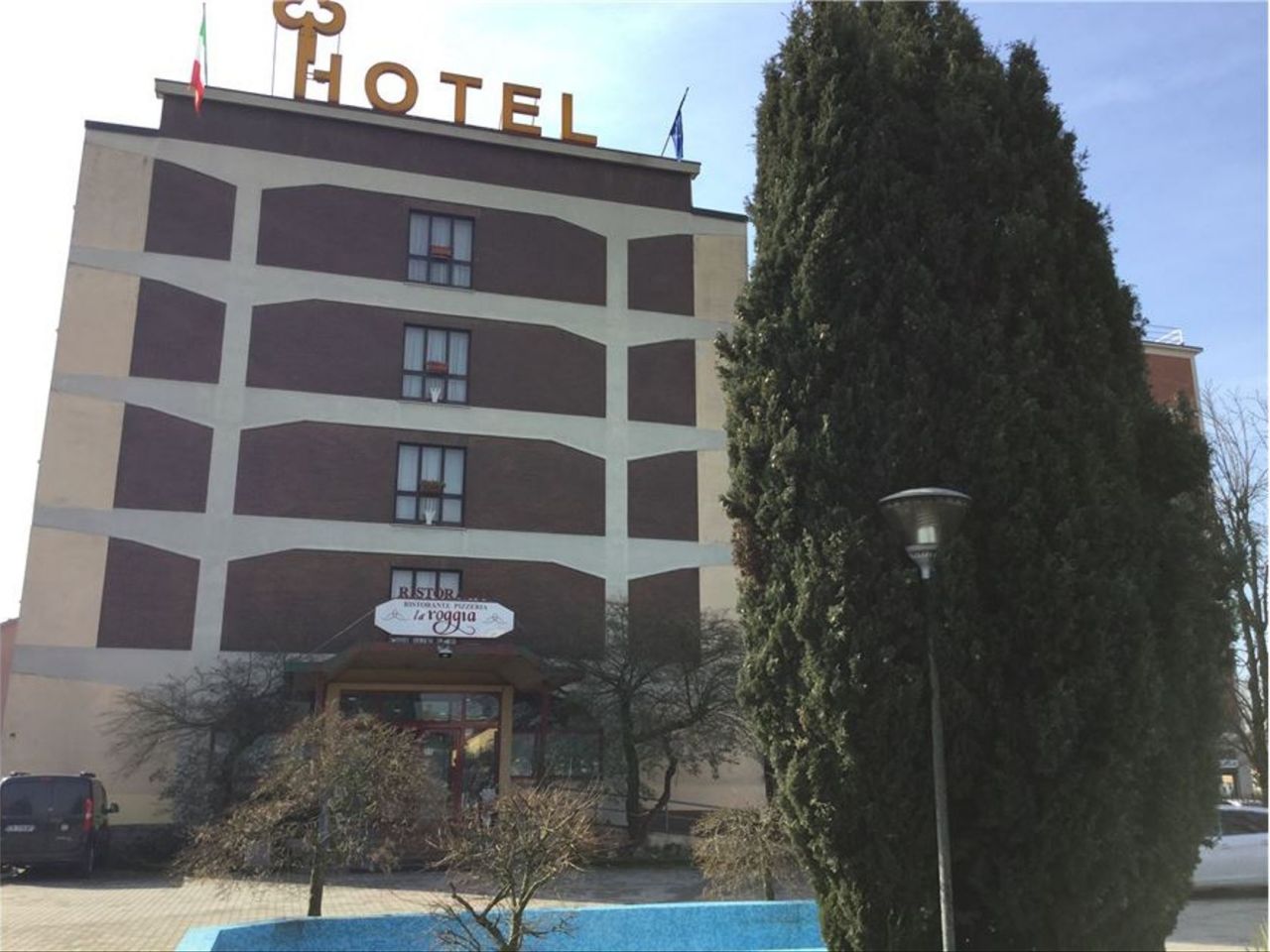 Отель, гостиница в Милане, Италия, 3 000 м2 - фото 1