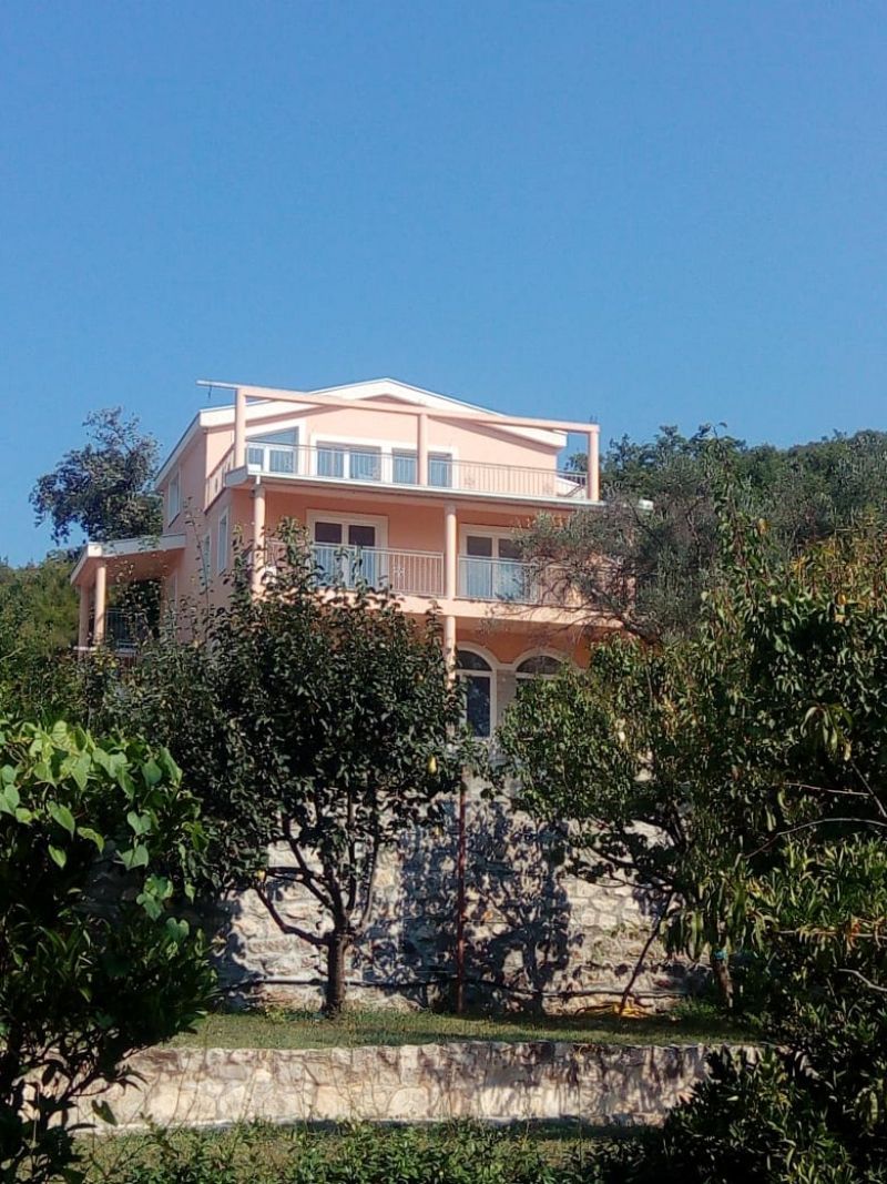 Дом в Баре, Черногория, 365 м2 - фото 1