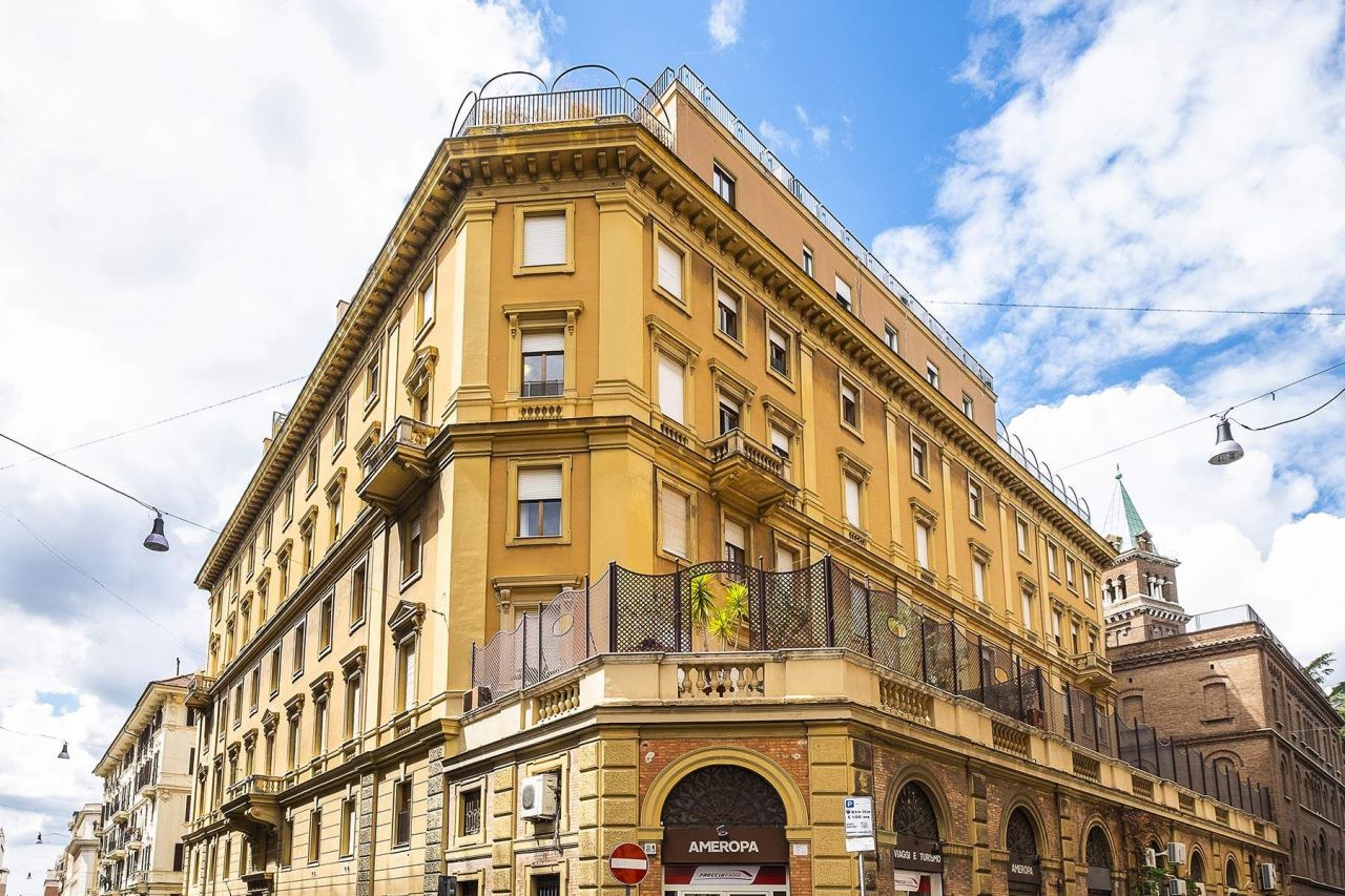 Апартаменты в Риме, Италия, 484 м2 - фото 1