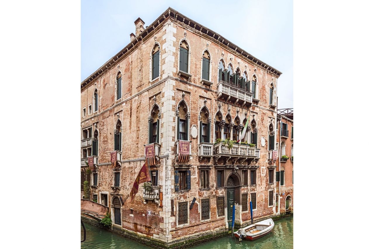 Доходный дом в Венеции, Италия, 2 400 м2 - фото 1