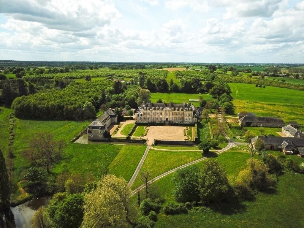 Замок в землях Луары, Франция, 1 200 м2 - фото 1