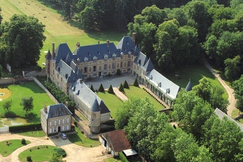 Замок в Нормандии, Франция, 2 100 м2 - фото 1