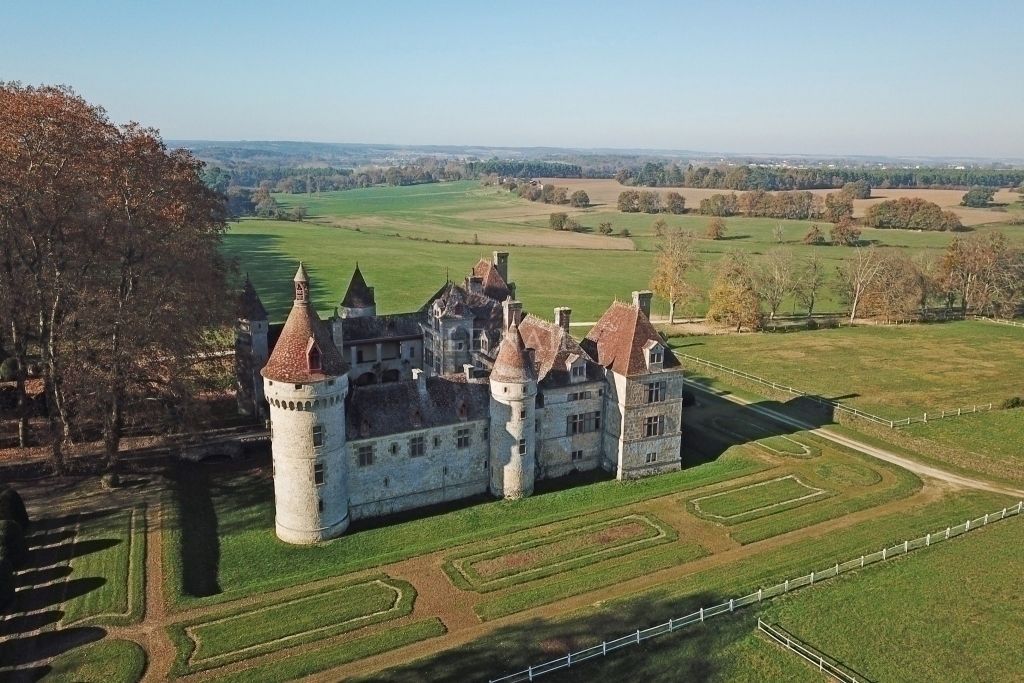 Замок в Ло и Гаронне, Франция, 1 100 м2 - фото 1