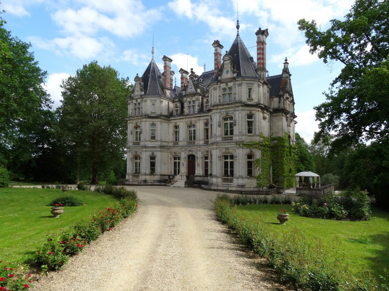 Замок в Коньяк, Франция, 1 255 м2 - фото 1