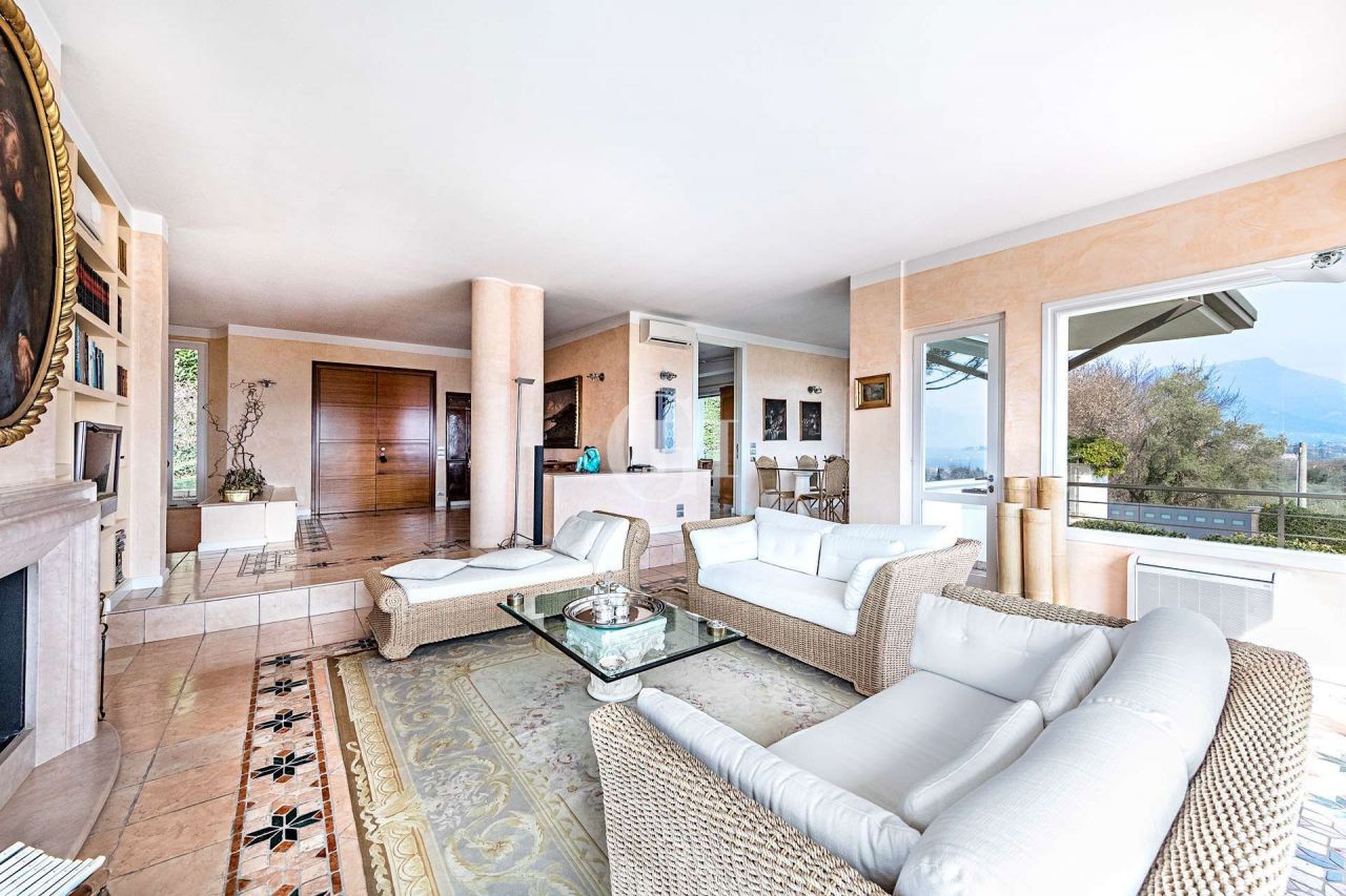Вилла у озера Гарда, Италия, 550 м² - фото 3