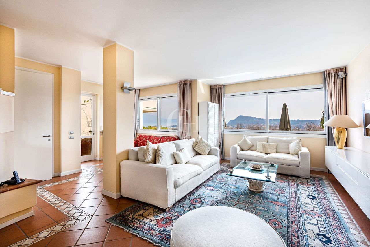 Вилла у озера Гарда, Италия, 550 м² - фото 11