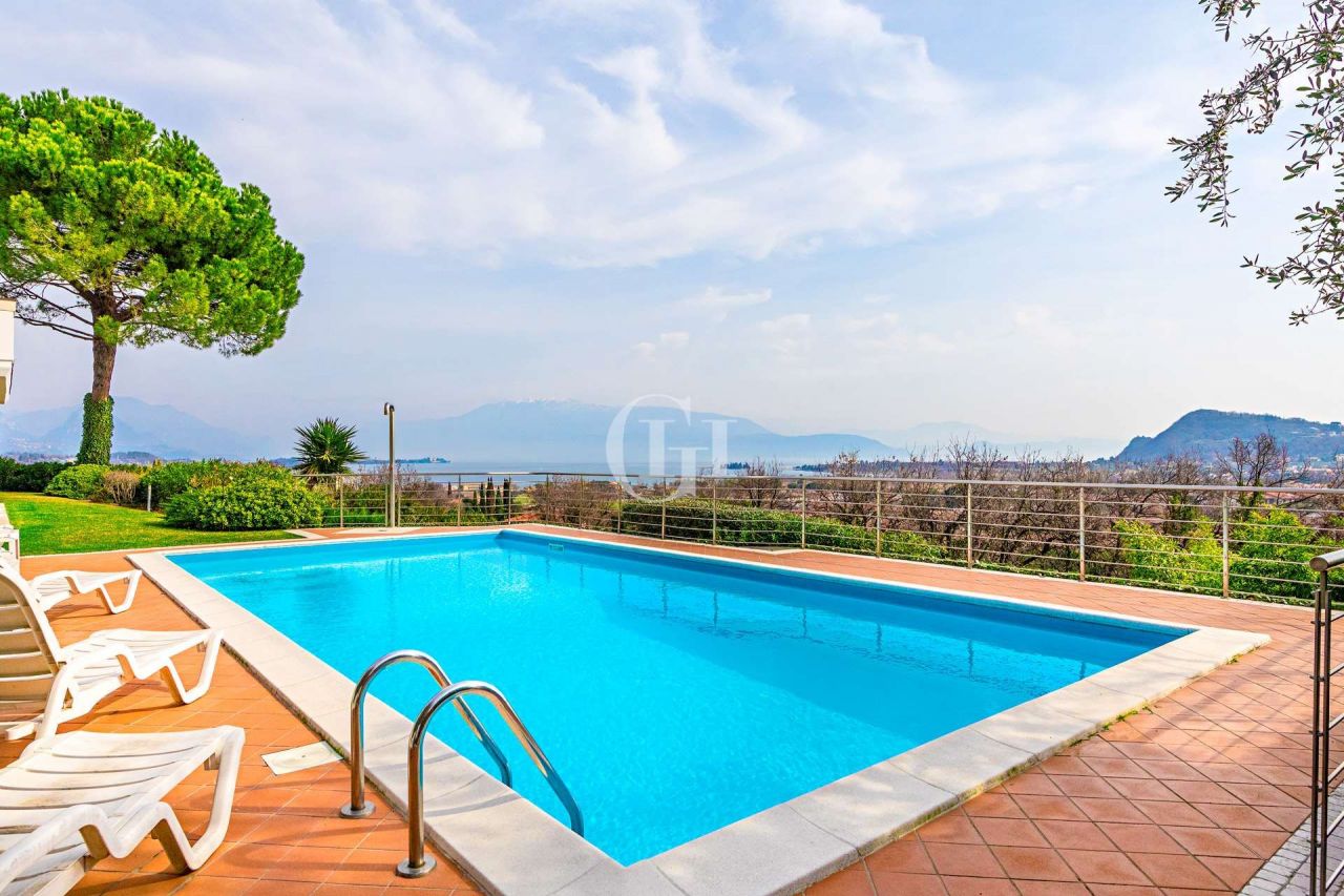 Вилла у озера Гарда, Италия, 550 м² - фото 16