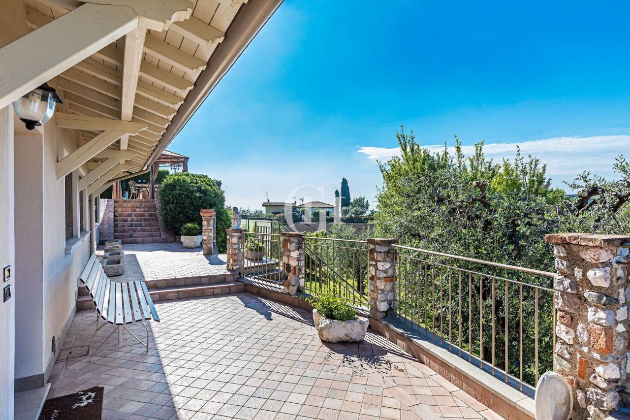 Вилла у озера Гарда, Италия, 250 м² - фото 3
