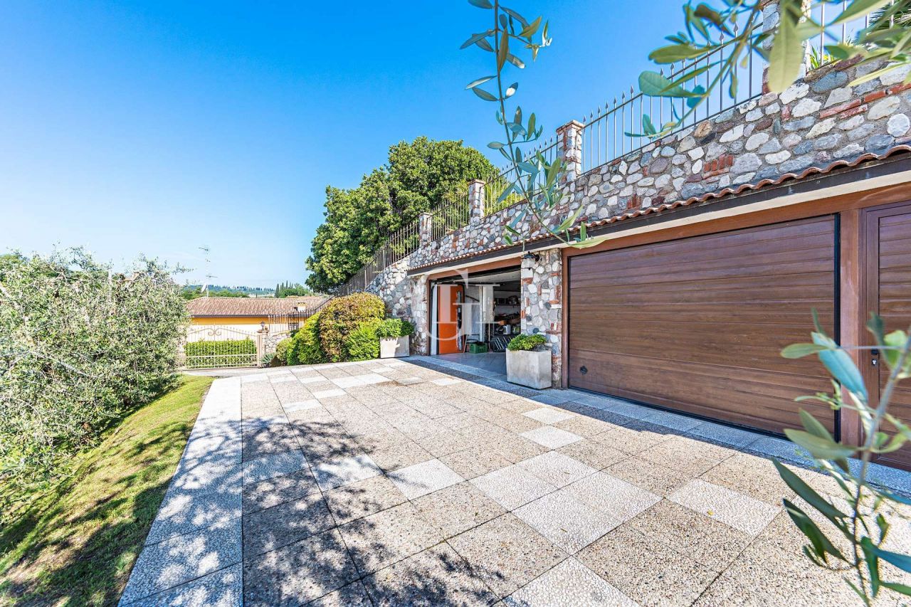 Вилла у озера Гарда, Италия, 250 м² - фото 5