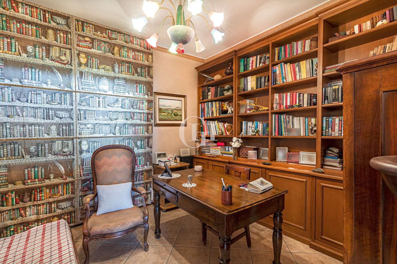 Вилла у озера Гарда, Италия, 250 м² - фото 8