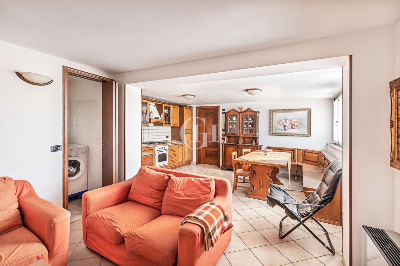 Вилла у озера Гарда, Италия, 250 м² - фото 13