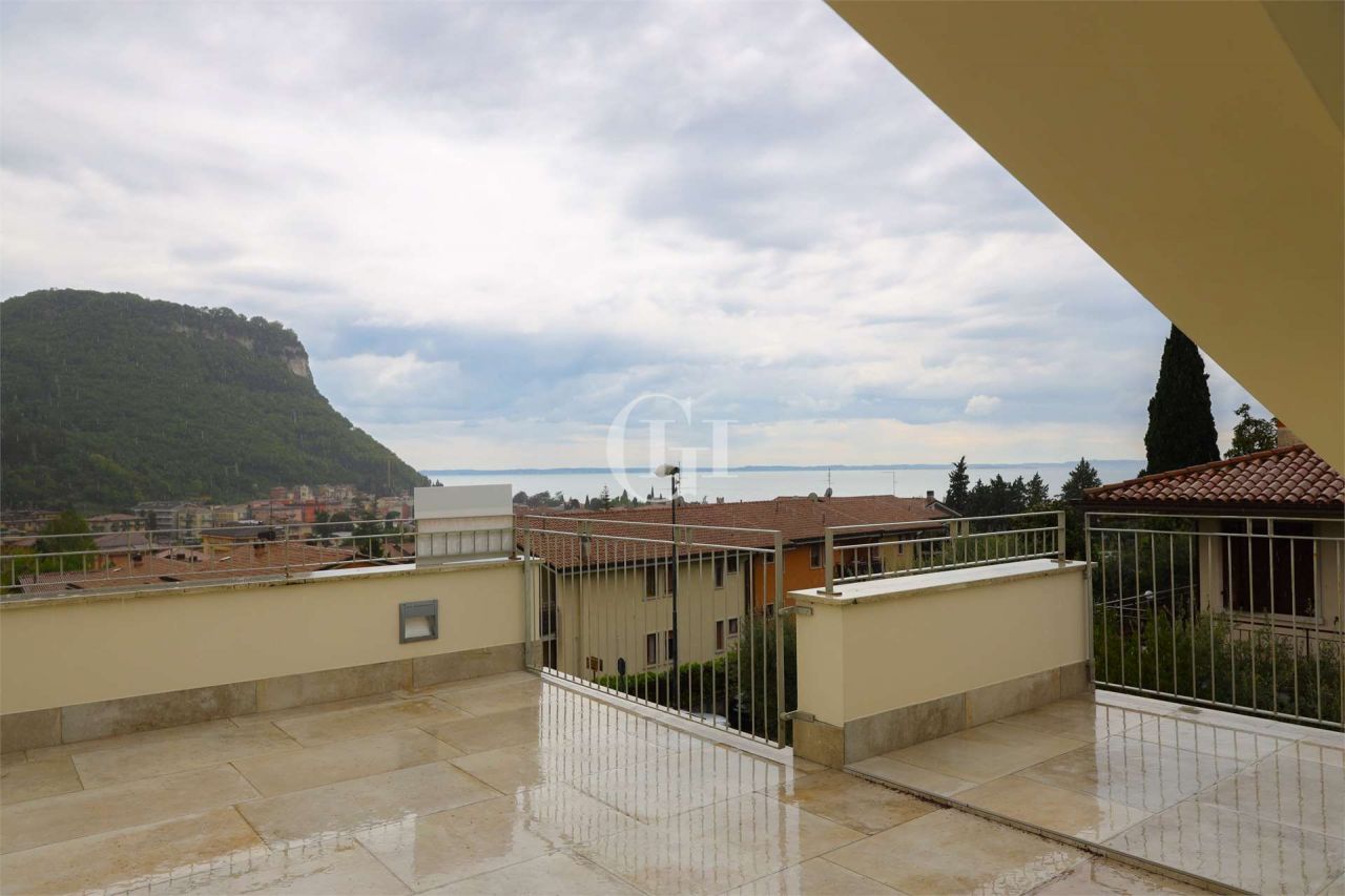 Апартаменты у озера Гарда, Италия, 140 м² - фото 1