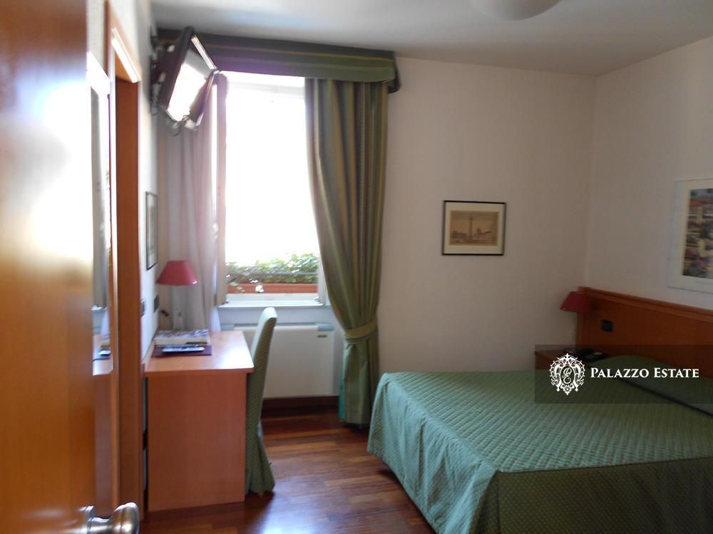 Отель, гостиница у озера Комо, Италия, 470 м² - фото 9