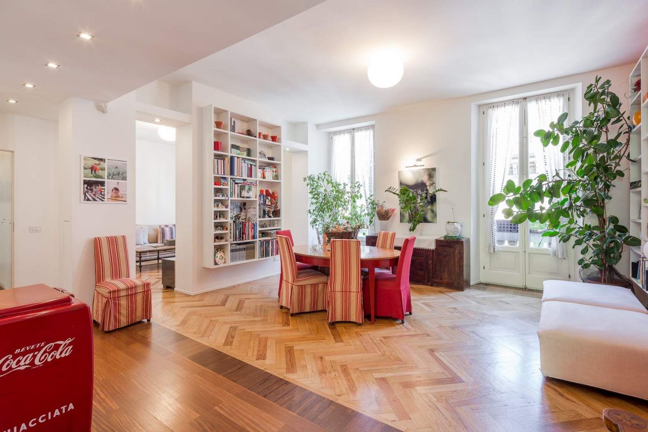 Апартаменты в Милане, Италия, 2 400 м² - фото 1