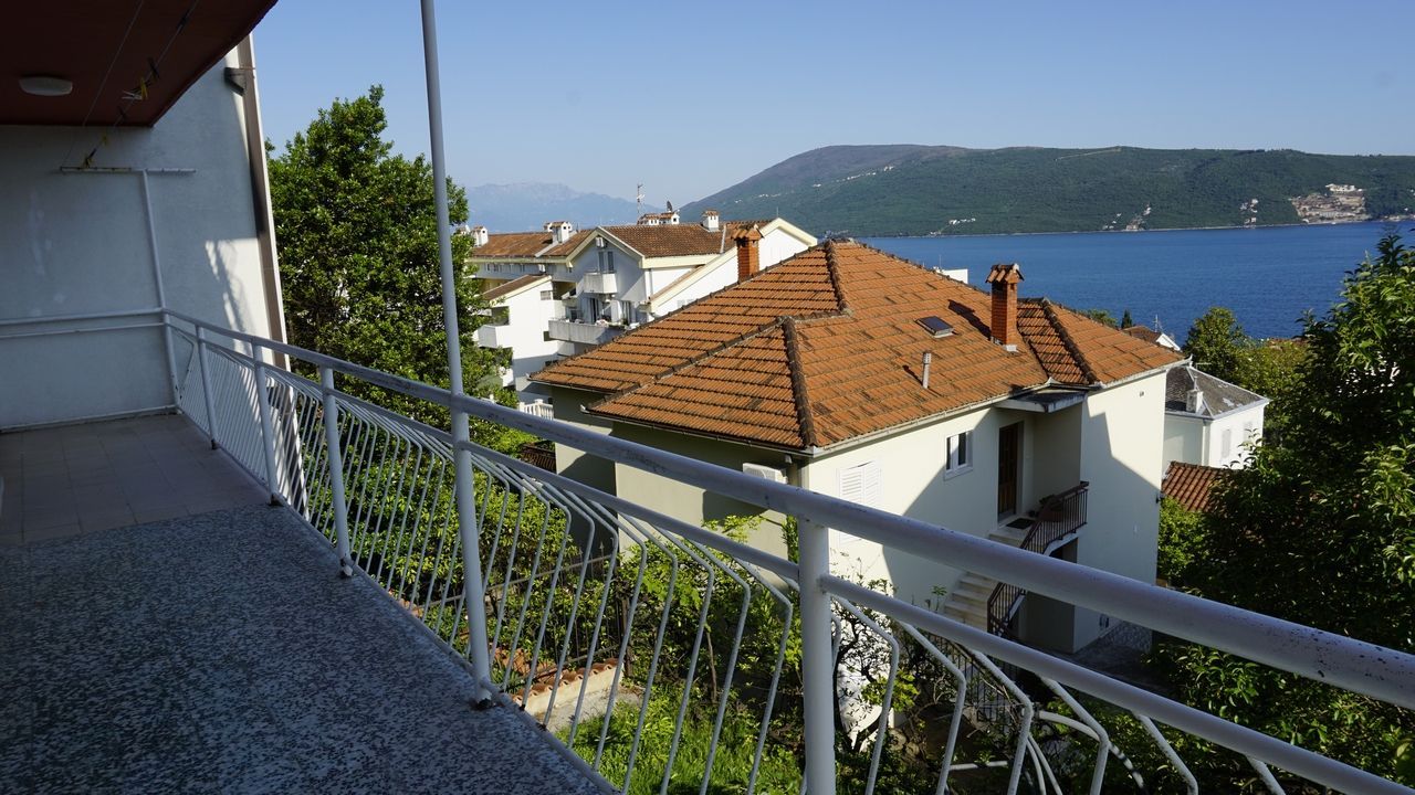 Квартира в Херцег-Нови, Черногория, 160 м2 - фото 1