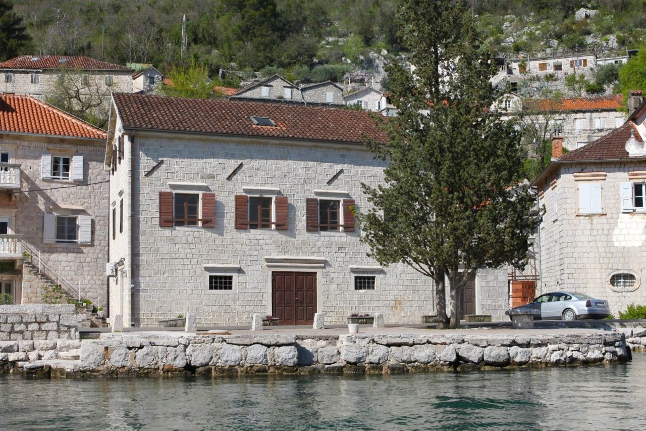 Вилла в Перасте, Черногория, 267 м² - фото 2