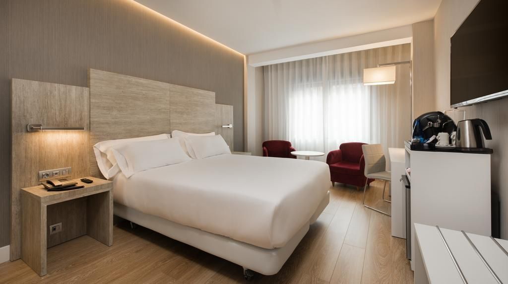 Отель, гостиница в Мадриде, Испания, 1 м2 - фото 1