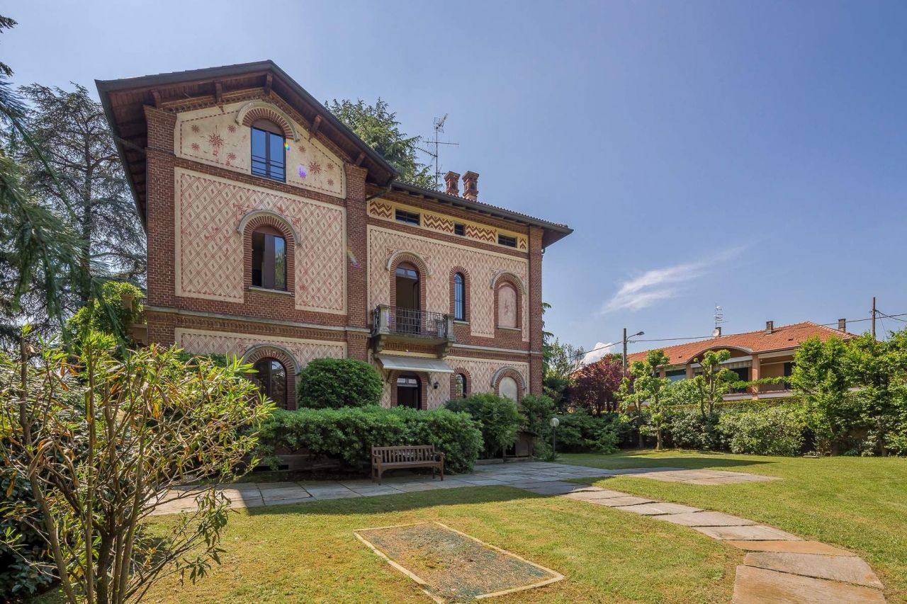 Дом Cassano Magnago, Италия, 620 м2 - фото 1