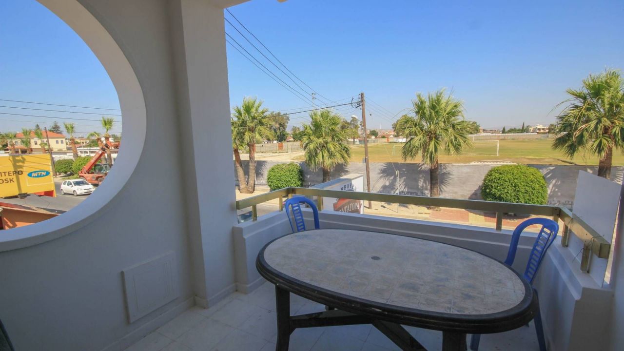 Коммерческая недвижимость в Ларнаке, Кипр, 208 м2 - фото 1