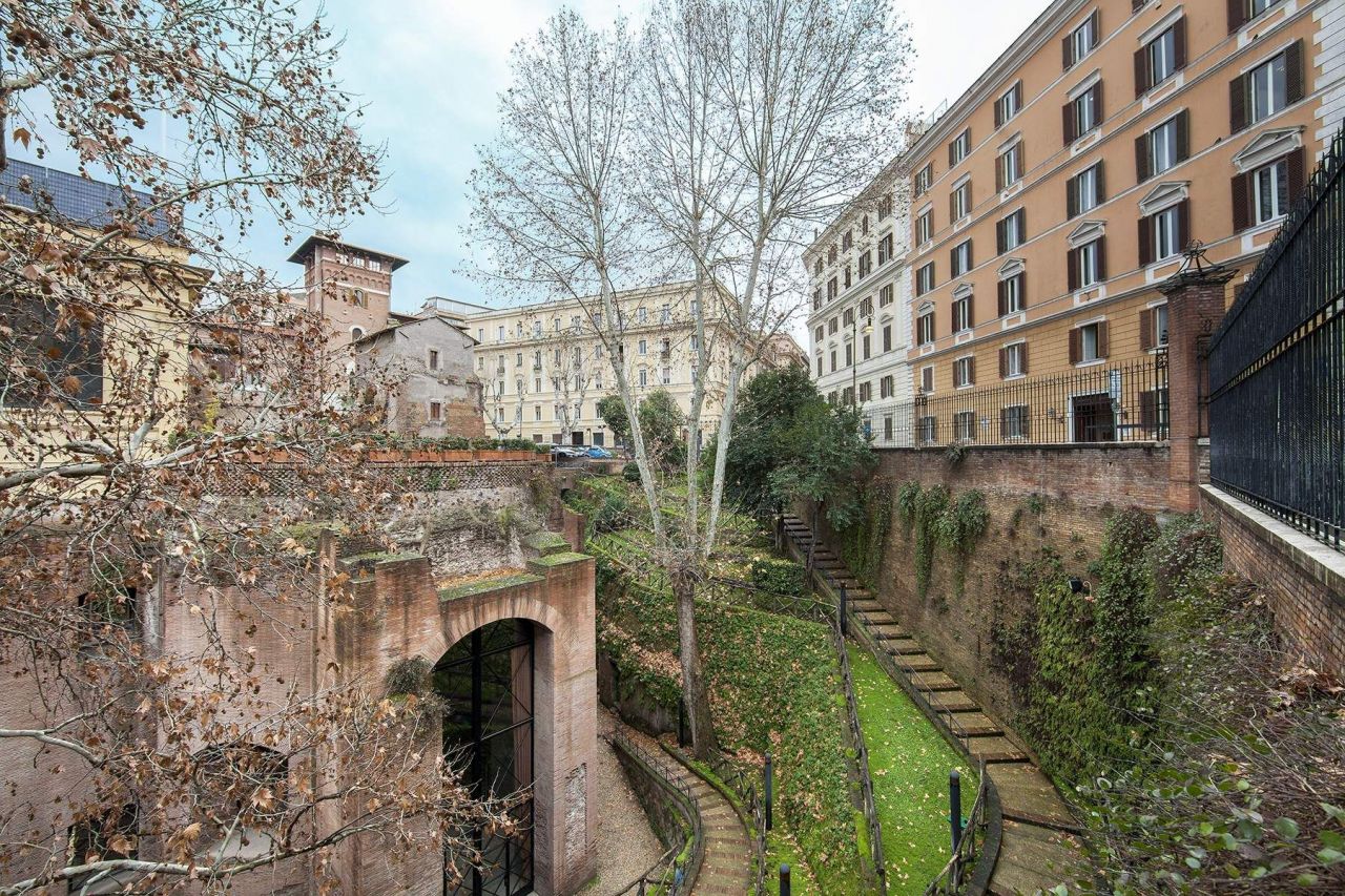 Апартаменты в Риме, Италия, 130 м2 - фото 1
