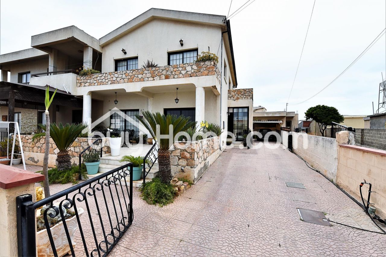 Дом в Ларнаке, Кипр, 185 м2 - фото 1