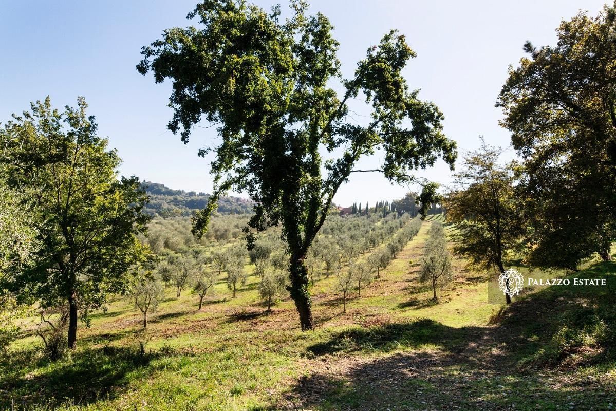 Отель, гостиница в Сиене, Италия, 855 м² - фото 2